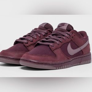 Nike Dunk Low retro medium size 13 Burgundy brand new in Box Deadstock